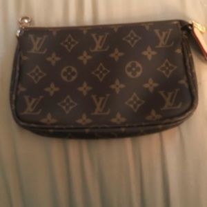 AUTHENTIC LOUIS VUITTON SMALL BAG (missing strap)